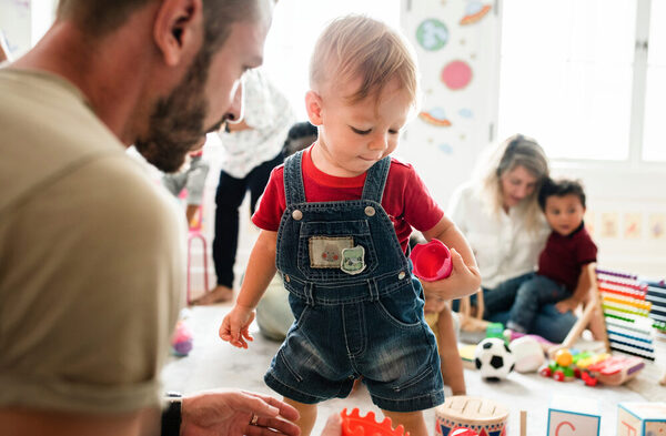 Kindertagespflege (© Rawpixel-stock.adobe.com)