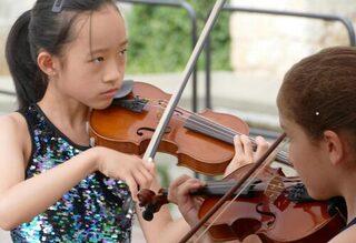 Violinistinnen (© Pfeuffer / Hillmann)